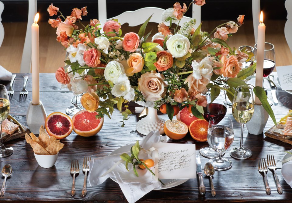 PBG_0617_ReceptionStyle_Scene2_170301_PDXBG_0208_RETOUCHED-web beautiful place setting on table with flower centerpiece